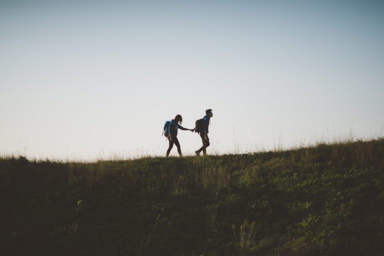 Long Distance Relationship Activities (And Behaviors to Avoid)
